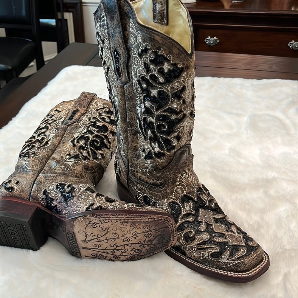 Corral cowgirl boots, size 8, medium.